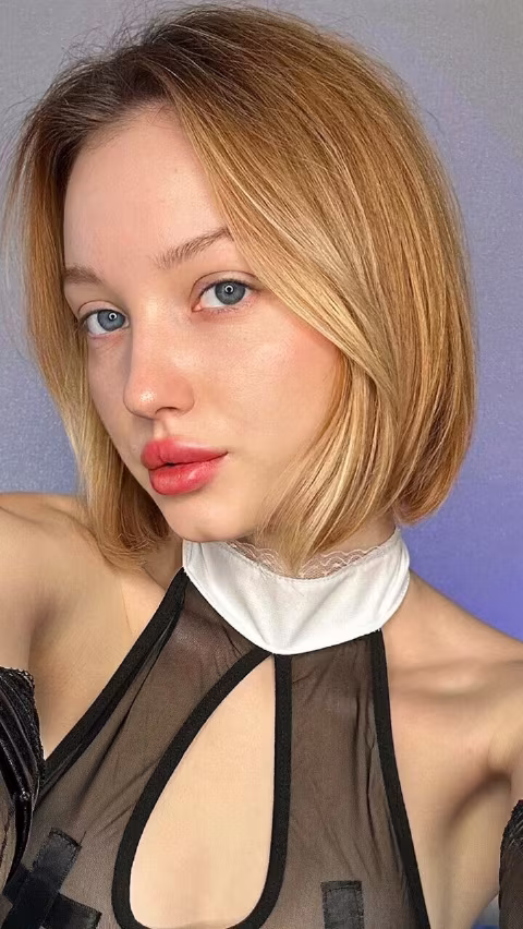 Petite Amelia